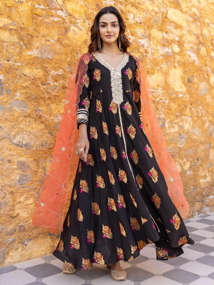 Black Flared A-Line Kurta Set with Embroidered Organza Dupatta - Myaara